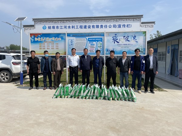 市水利局和市水投公司领导五一慰问蚌埠江河一线职工1.png